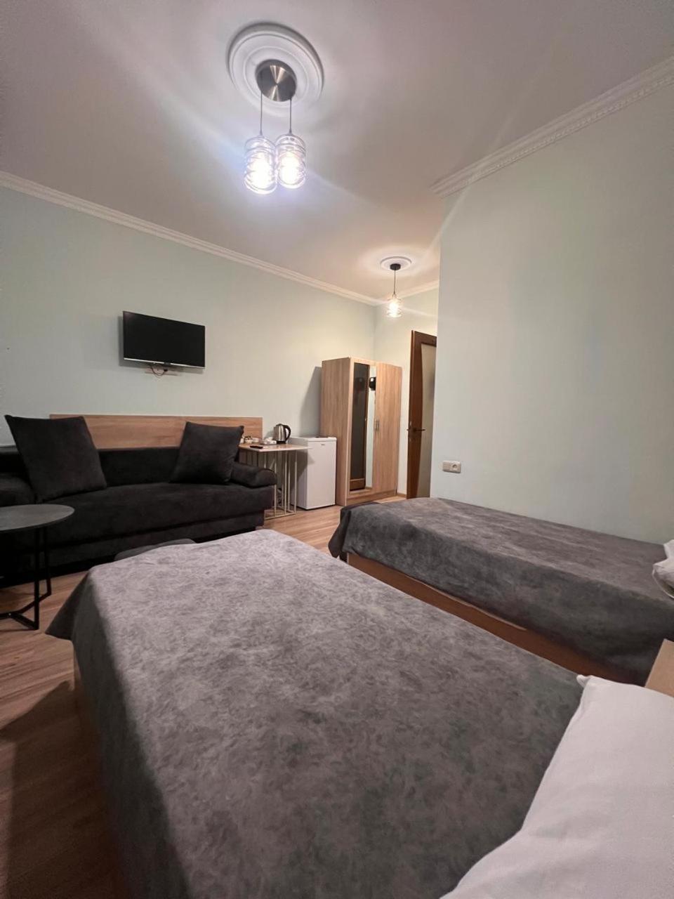 Decca Hotel Ереван Экстерьер фото