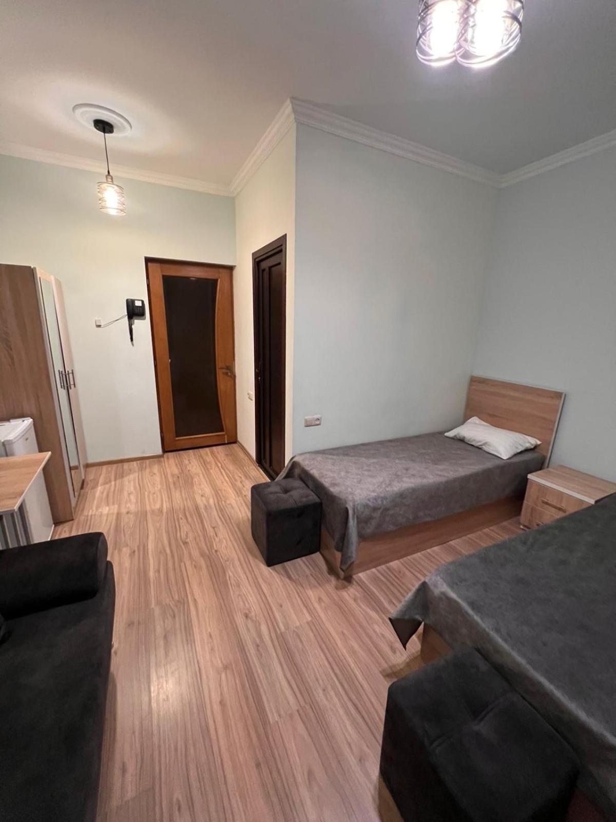 Decca Hotel Ереван Экстерьер фото