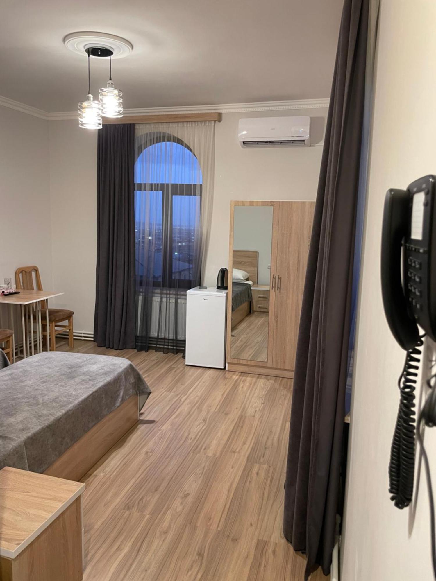 Decca Hotel Ереван Экстерьер фото