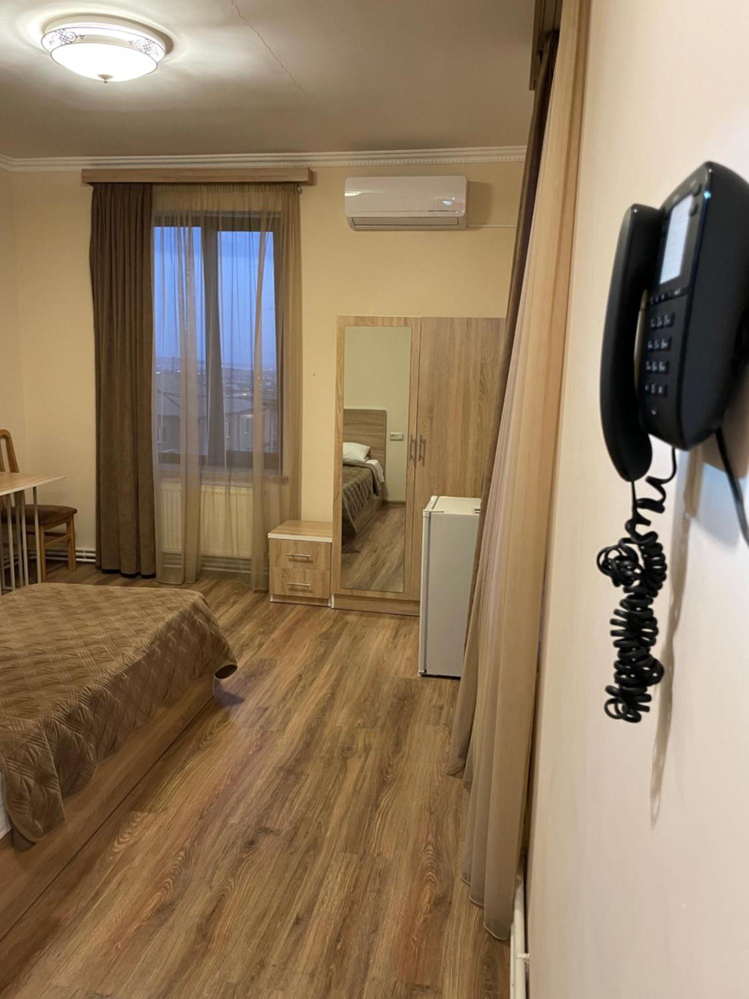 Decca Hotel Ереван Экстерьер фото